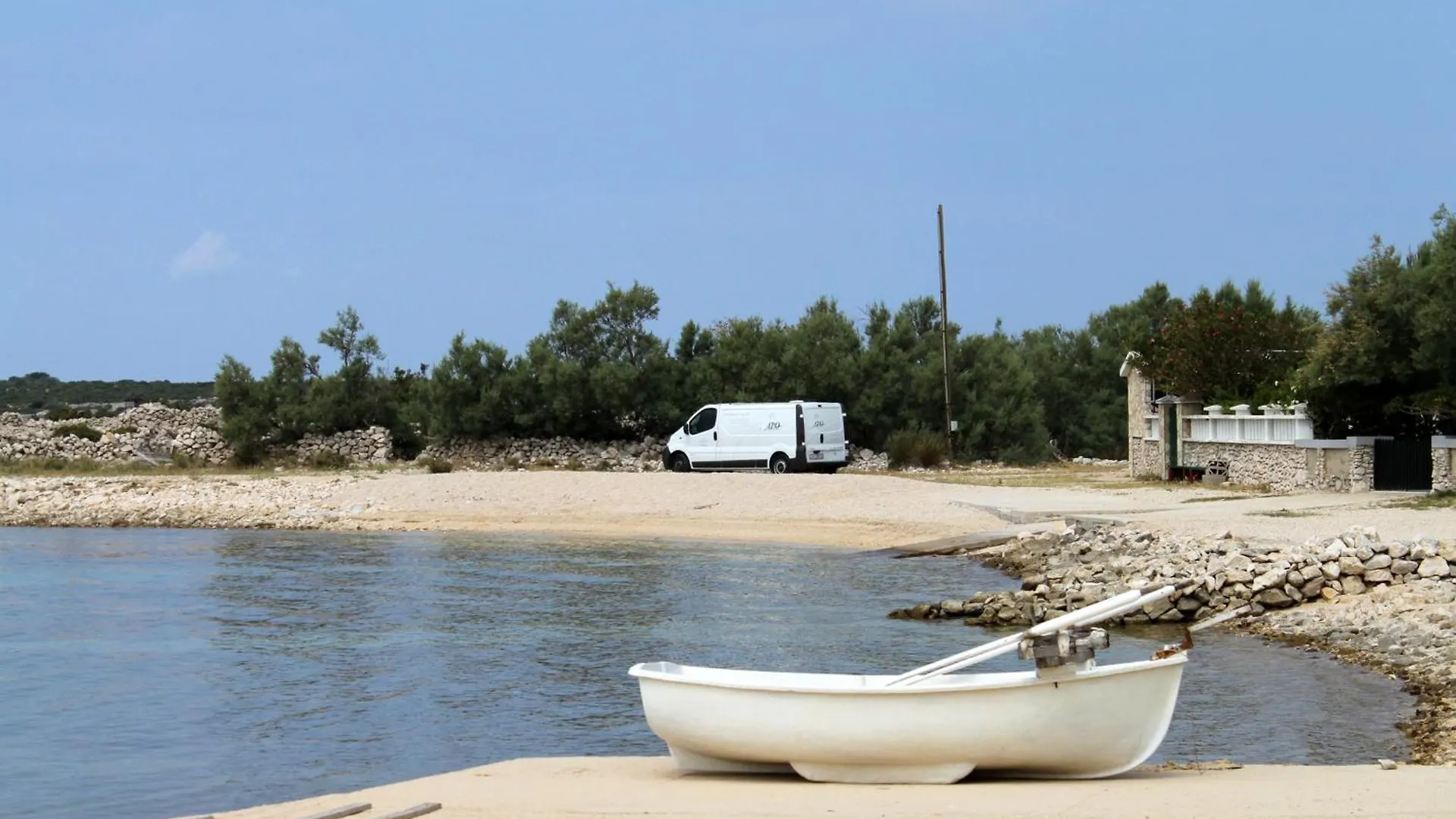 הוילה פג Secluded House With A Swimming Pool Kosljun, Pag - 22238 בית נופש